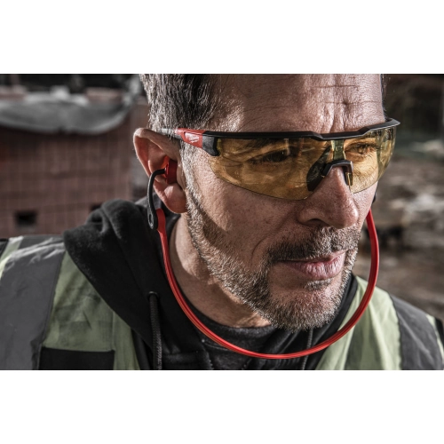 Okulary ochronne żółte Milwaukee odporne na zarysowania enhanced safety glasses – widok 2